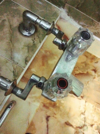 お風呂の蛇口の水漏れ