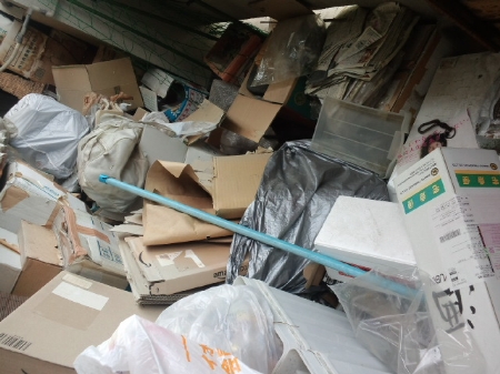 ベランダに溜め込んでしまったゴミを撤去 江東区の便利屋 便利屋ファミリー 江東木場店